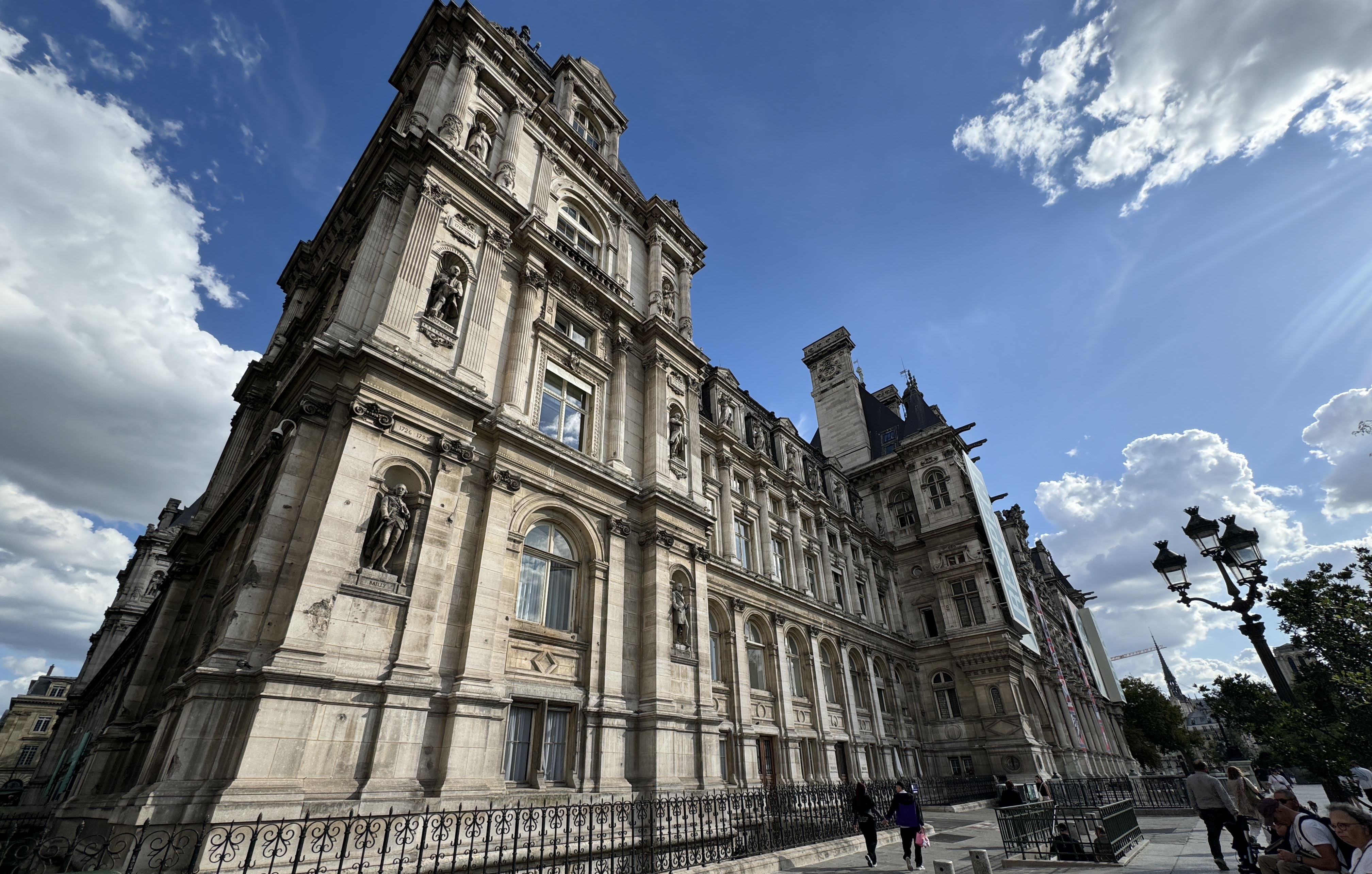 nomadic matt in front of the luxembourg gardens
